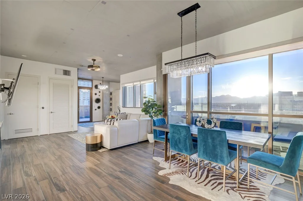 353 Bonneville, Las Vegas, NV 89101