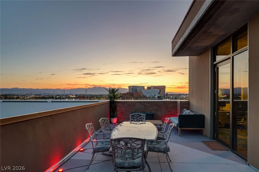 353 Bonneville, Las Vegas, NV 89101