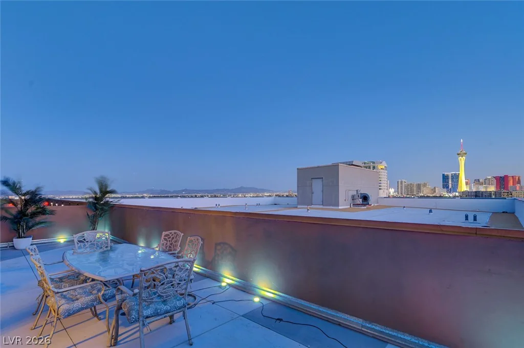 353 Bonneville, Las Vegas, NV 89101