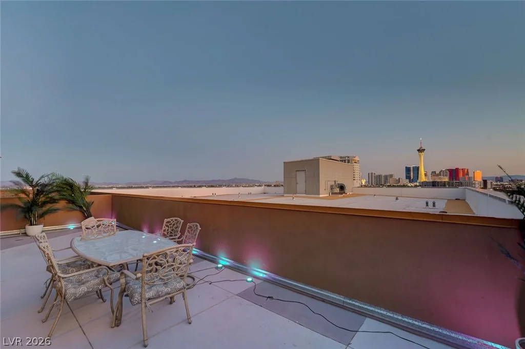 353 Bonneville, Las Vegas, NV 89101
