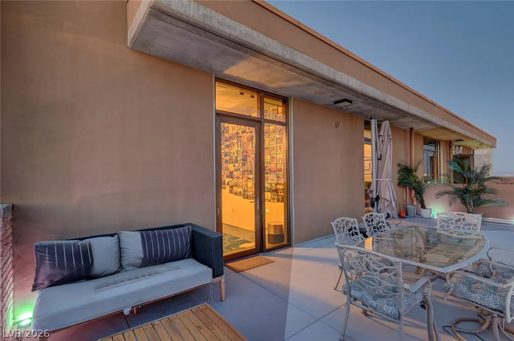 353 Bonneville, Las Vegas, NV 89101
