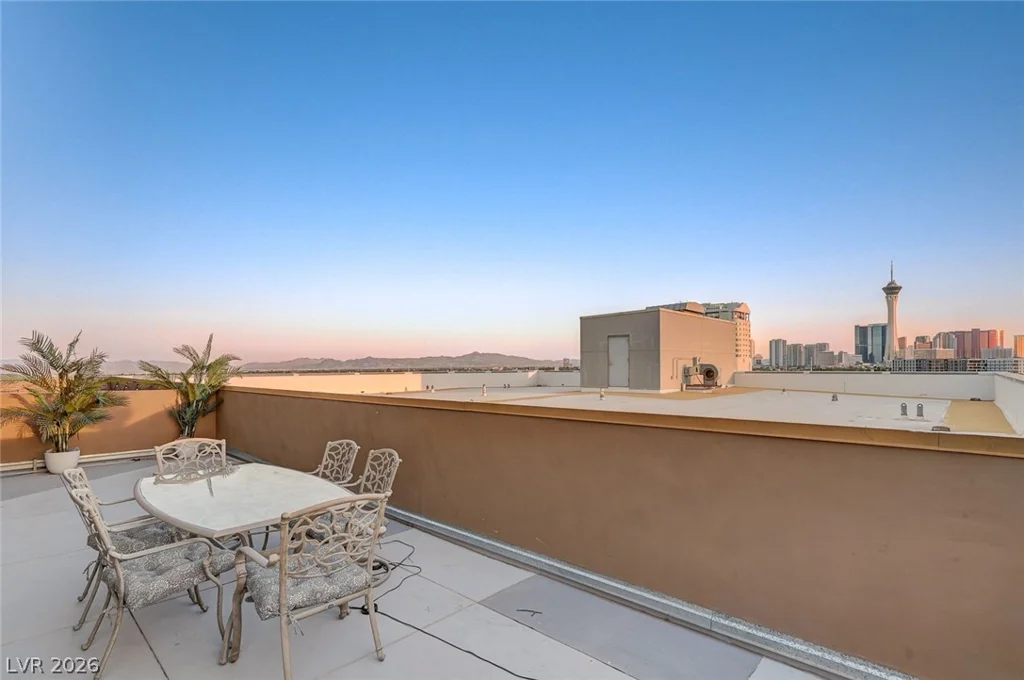 353 Bonneville, Las Vegas, NV 89101