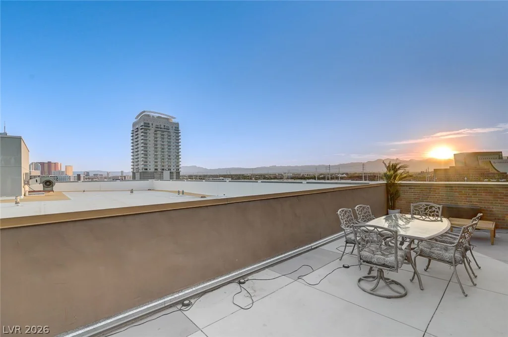 353 Bonneville, Las Vegas, NV 89101