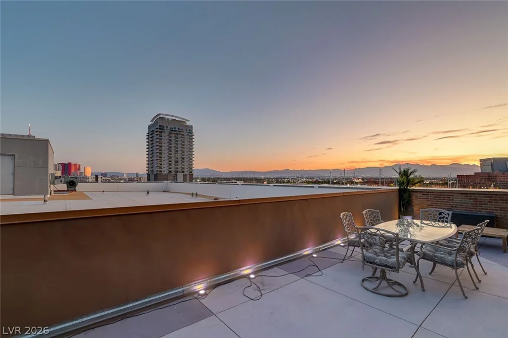 353 Bonneville, Las Vegas, NV 89101