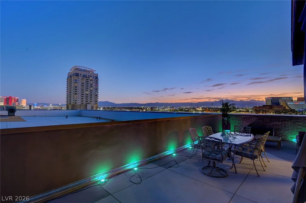 353 Bonneville, Las Vegas, NV 89101