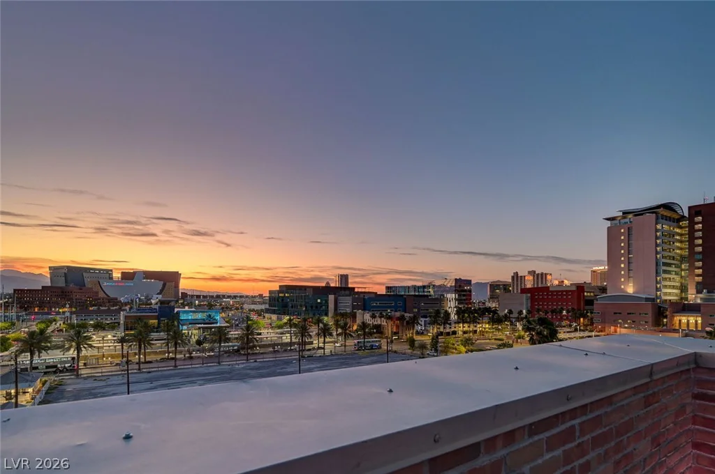 353 Bonneville, Las Vegas, NV 89101