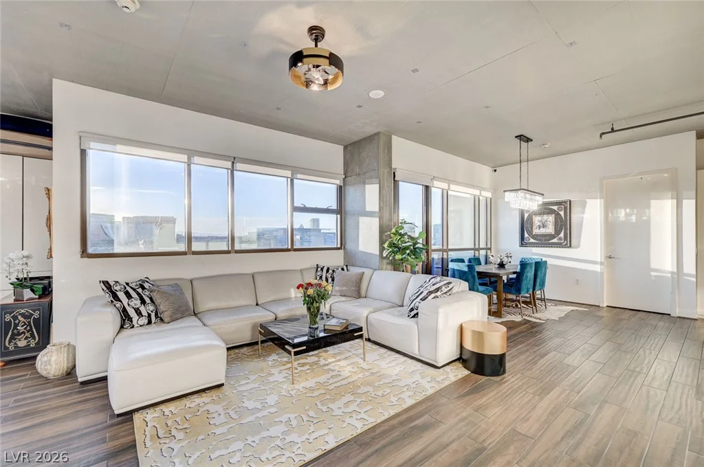 353 Bonneville, Las Vegas, NV 89101