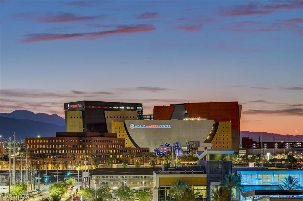 353 Bonneville, Las Vegas, NV 89101