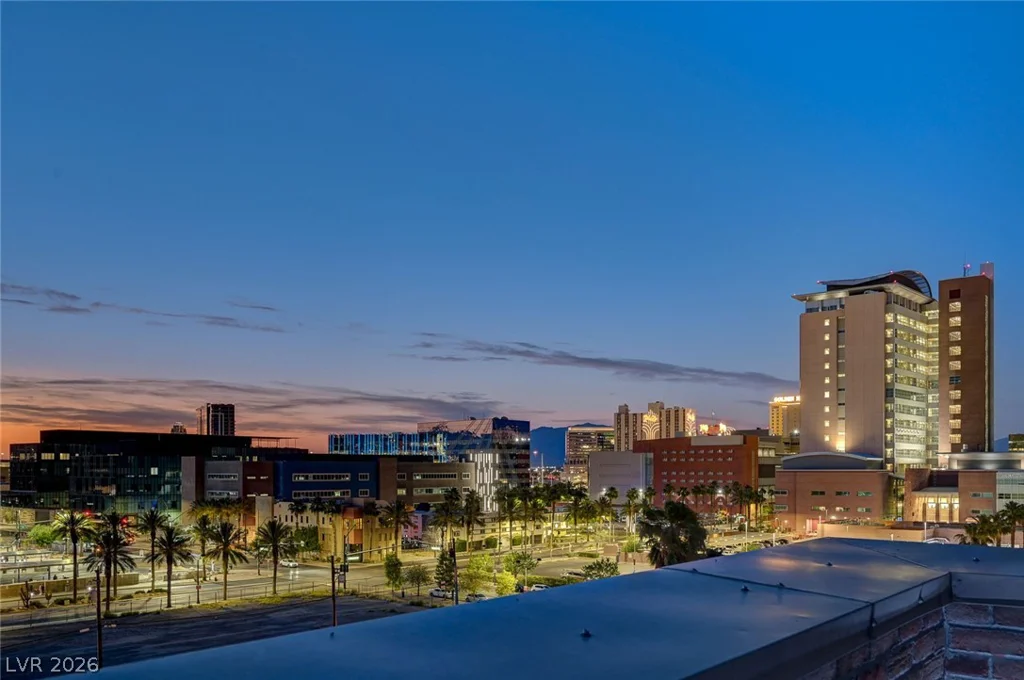 353 Bonneville, Las Vegas, NV 89101
