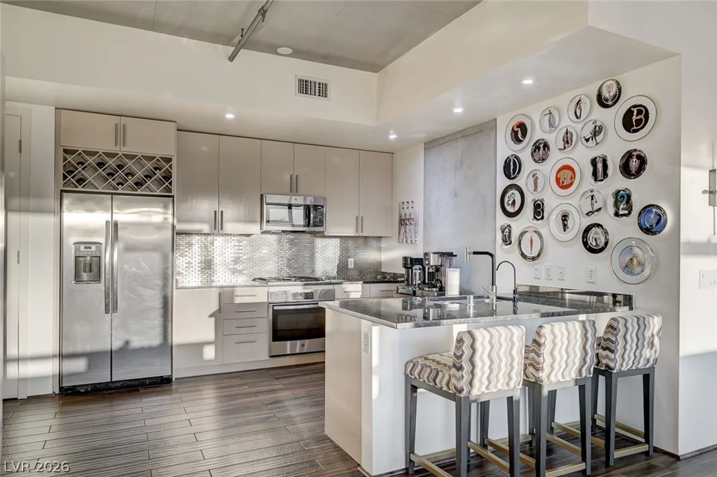 353 Bonneville, Las Vegas, NV 89101