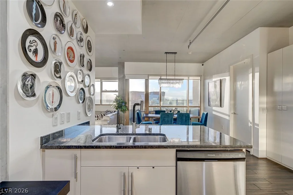 353 Bonneville, Las Vegas, NV 89101