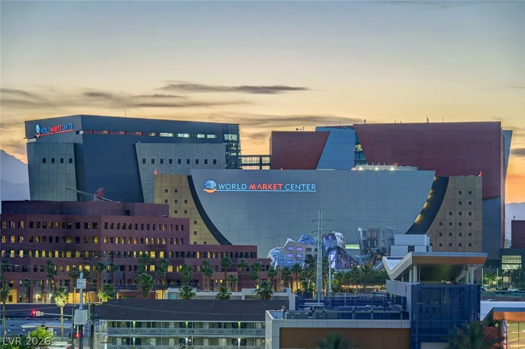 353 Bonneville, Las Vegas, NV 89101