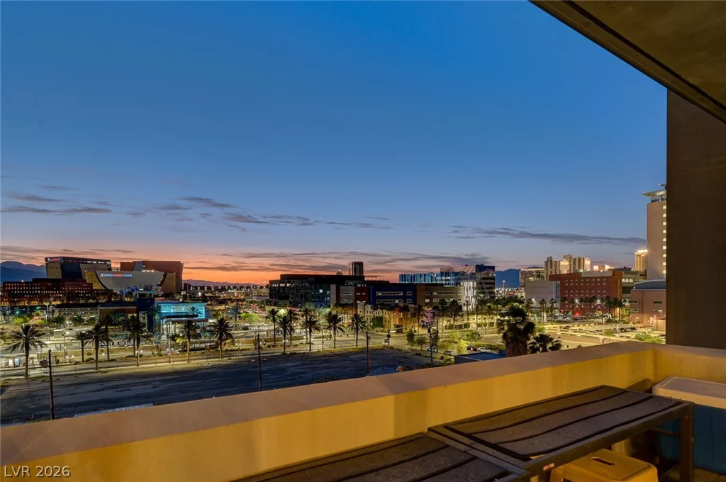 353 Bonneville, Las Vegas, NV 89101