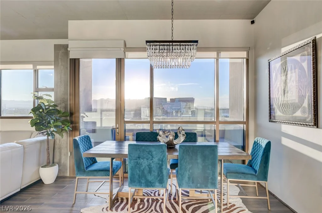 353 Bonneville, Las Vegas, NV 89101