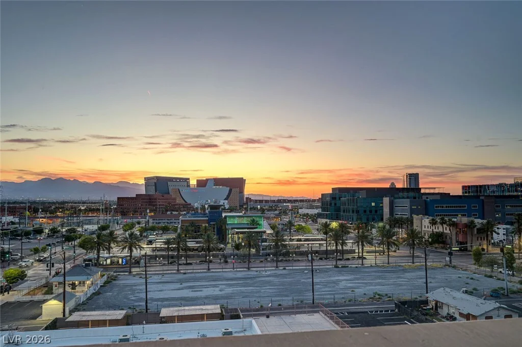 353 Bonneville, Las Vegas, NV 89101