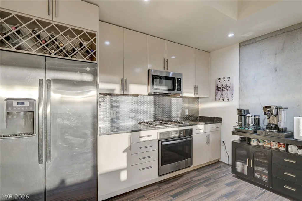353 Bonneville, Las Vegas, NV 89101