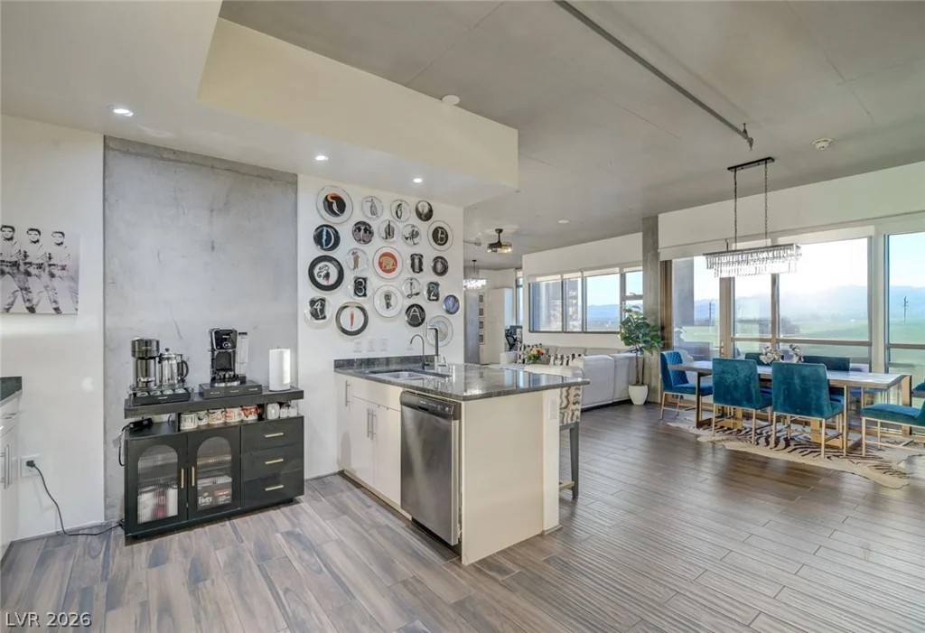353 Bonneville, Las Vegas, NV 89101