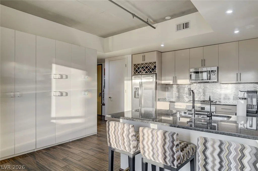 353 Bonneville, Las Vegas, NV 89101