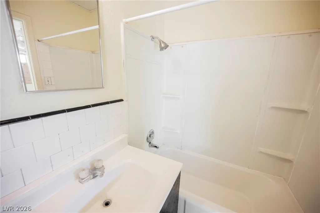 203 13th, Las Vegas, NV 89101