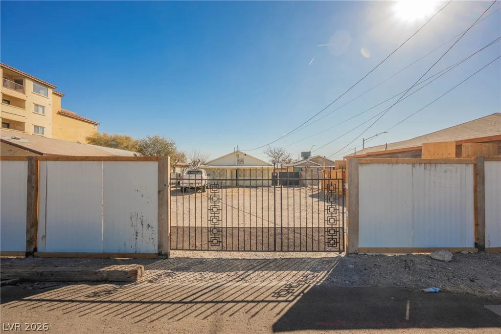 203 13th, Las Vegas, NV 89101