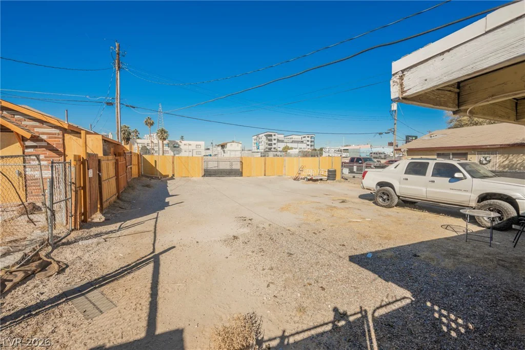 203 13th, Las Vegas, NV 89101