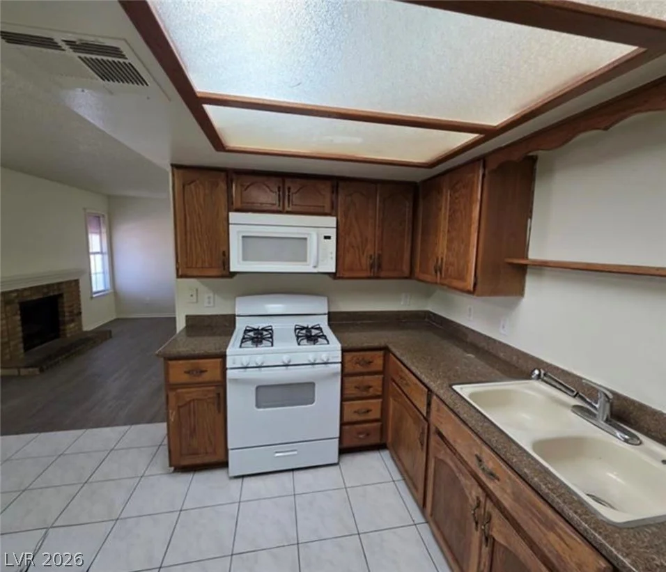 6671 Tropicana, Las Vegas, NV 89103