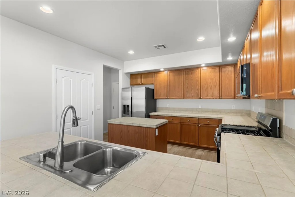7054 Pink Flamingos, North Las Vegas, NV 89084