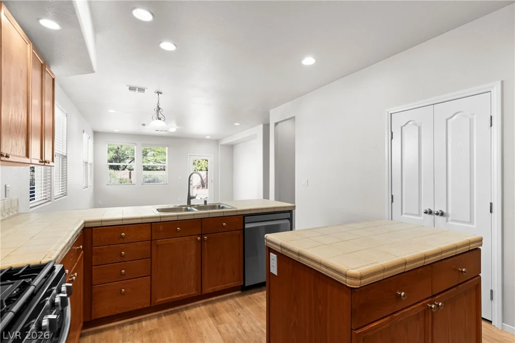 7054 Pink Flamingos, North Las Vegas, NV 89084