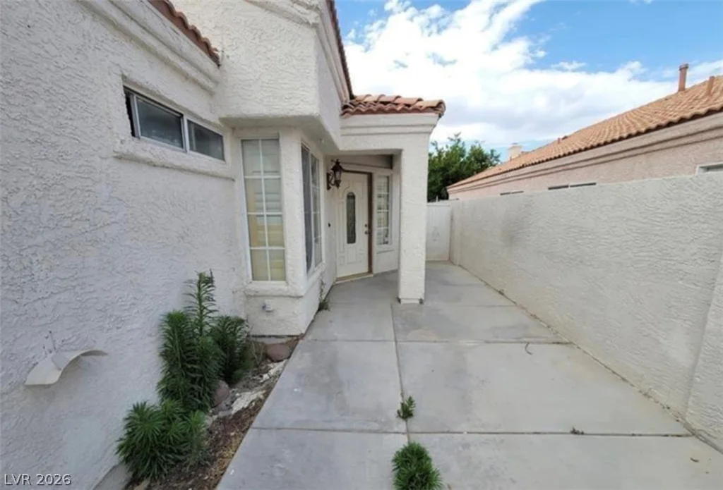 9820 Cross Creek, Las Vegas, NV 89117