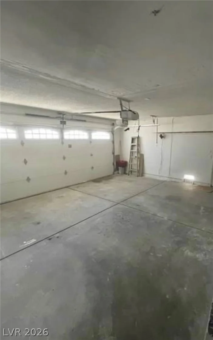 9820 Cross Creek, Las Vegas, NV 89117