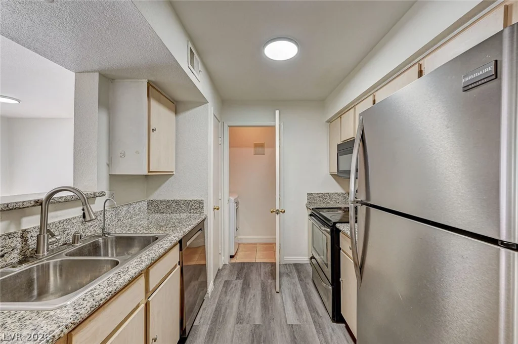 8101 Flamingo, Las Vegas, NV 89147