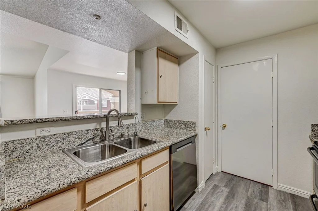 8101 Flamingo, Las Vegas, NV 89147
