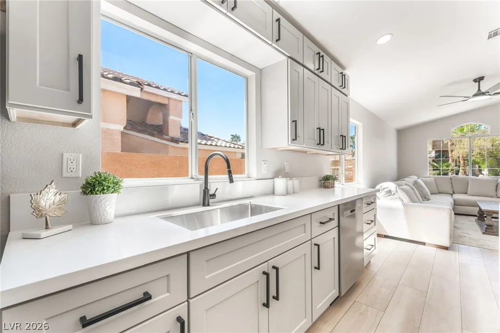 2128 Crestline Falls, Las Vegas, NV 89134