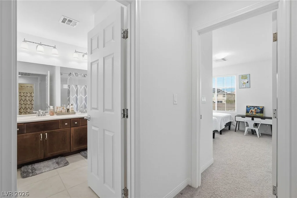 10048 Pipestone, Las Vegas, NV 89141
