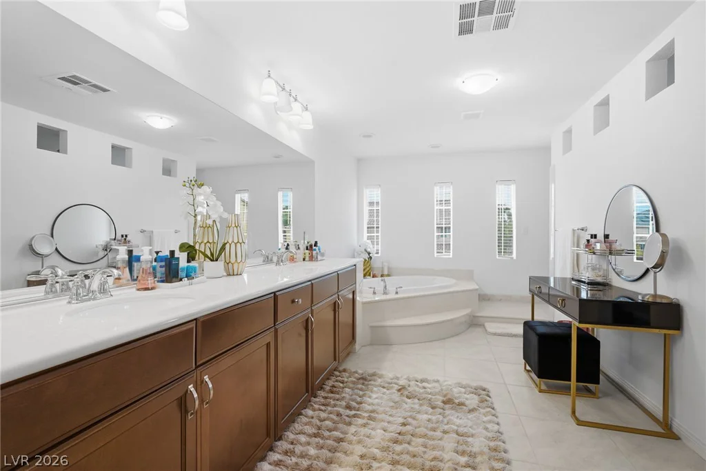 10048 Pipestone, Las Vegas, NV 89141