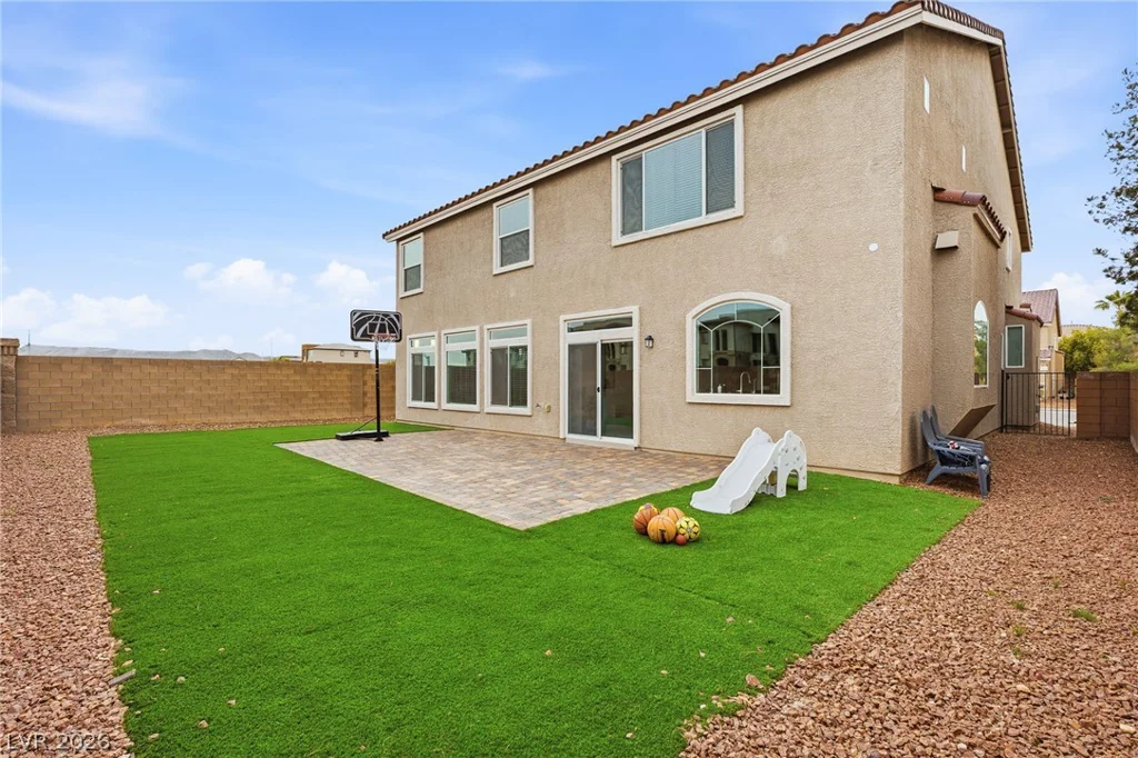 10048 Pipestone, Las Vegas, NV 89141