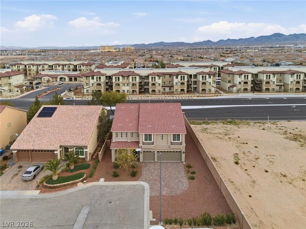 10048 Pipestone, Las Vegas, NV 89141