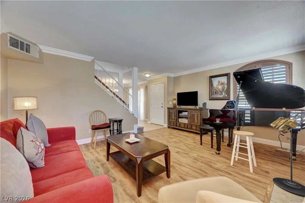 8012 Lisa Dawn, Las Vegas, NV 89147