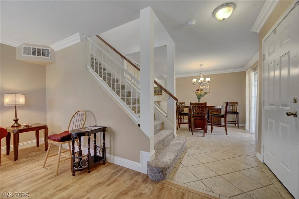 8012 Lisa Dawn, Las Vegas, NV 89147