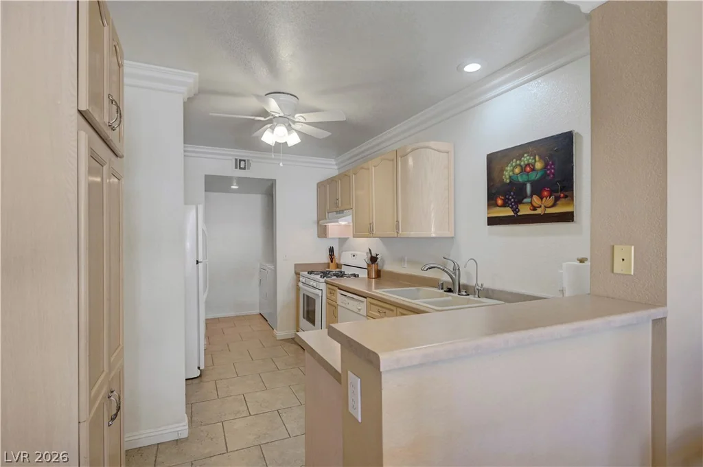8012 Lisa Dawn, Las Vegas, NV 89147