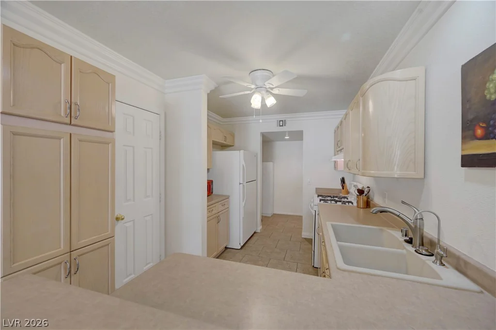 8012 Lisa Dawn, Las Vegas, NV 89147