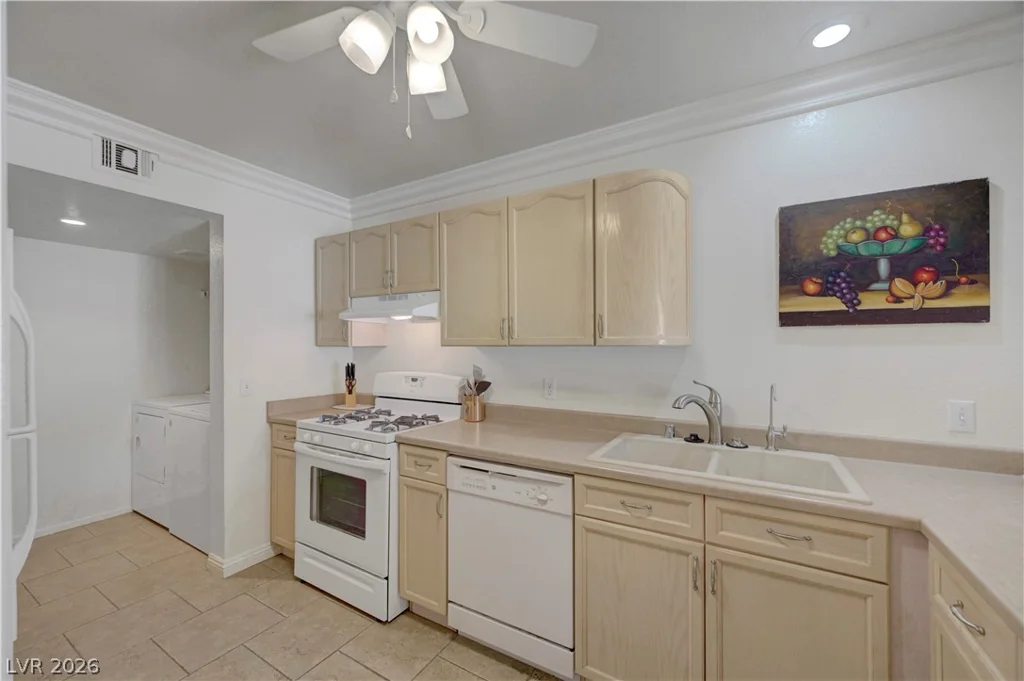 8012 Lisa Dawn, Las Vegas, NV 89147