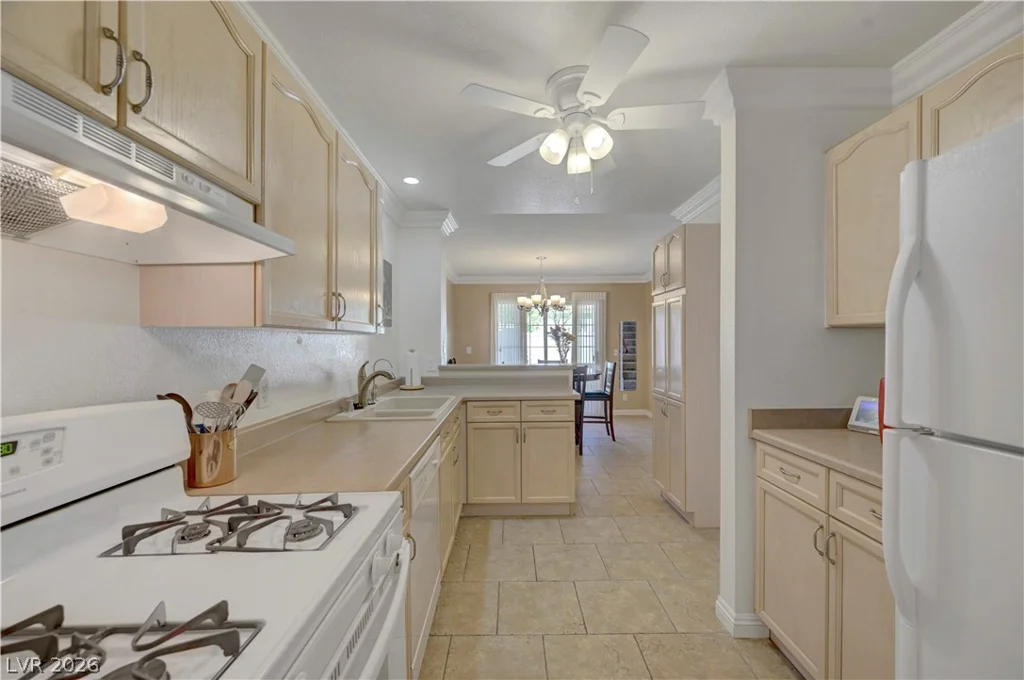 8012 Lisa Dawn, Las Vegas, NV 89147