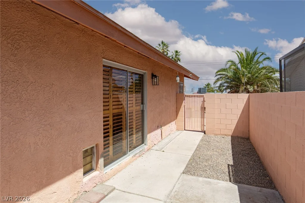 2709 Yardley, Las Vegas, NV 89102