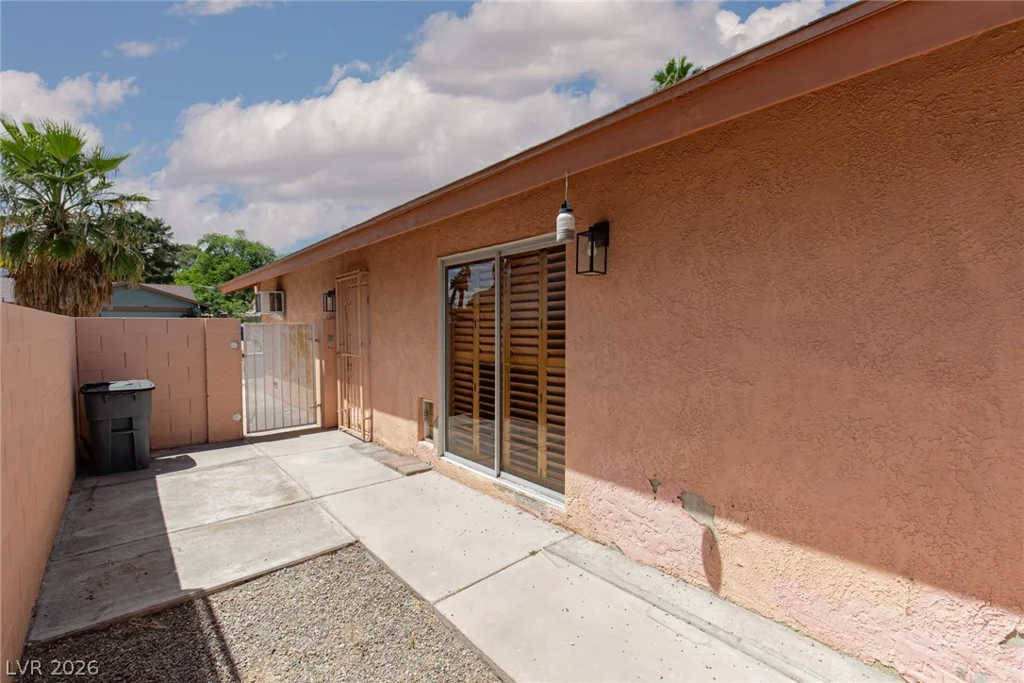 2709 Yardley, Las Vegas, NV 89102