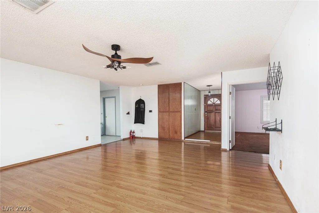 2709 Yardley, Las Vegas, NV 89102