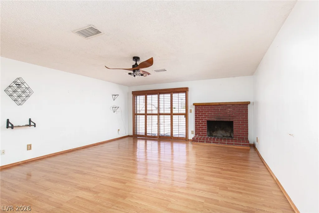 2709 Yardley, Las Vegas, NV 89102