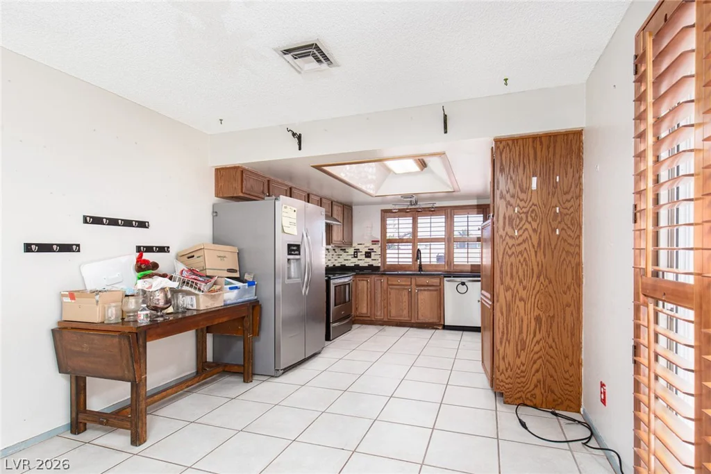 2709 Yardley, Las Vegas, NV 89102