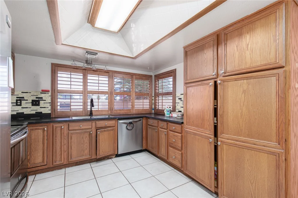 2709 Yardley, Las Vegas, NV 89102