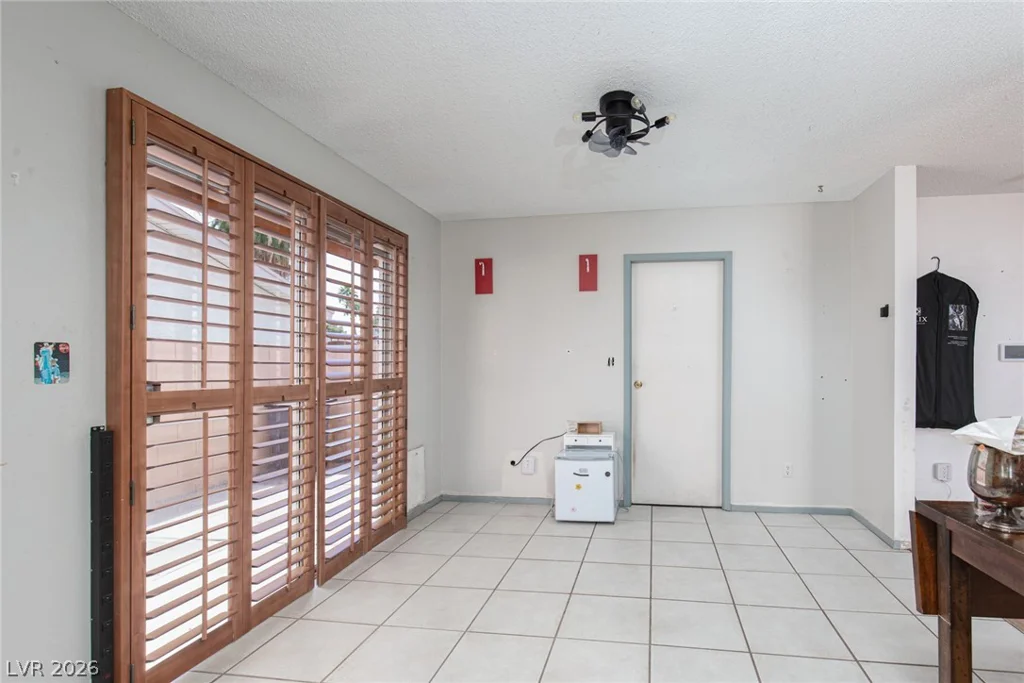 2709 Yardley, Las Vegas, NV 89102
